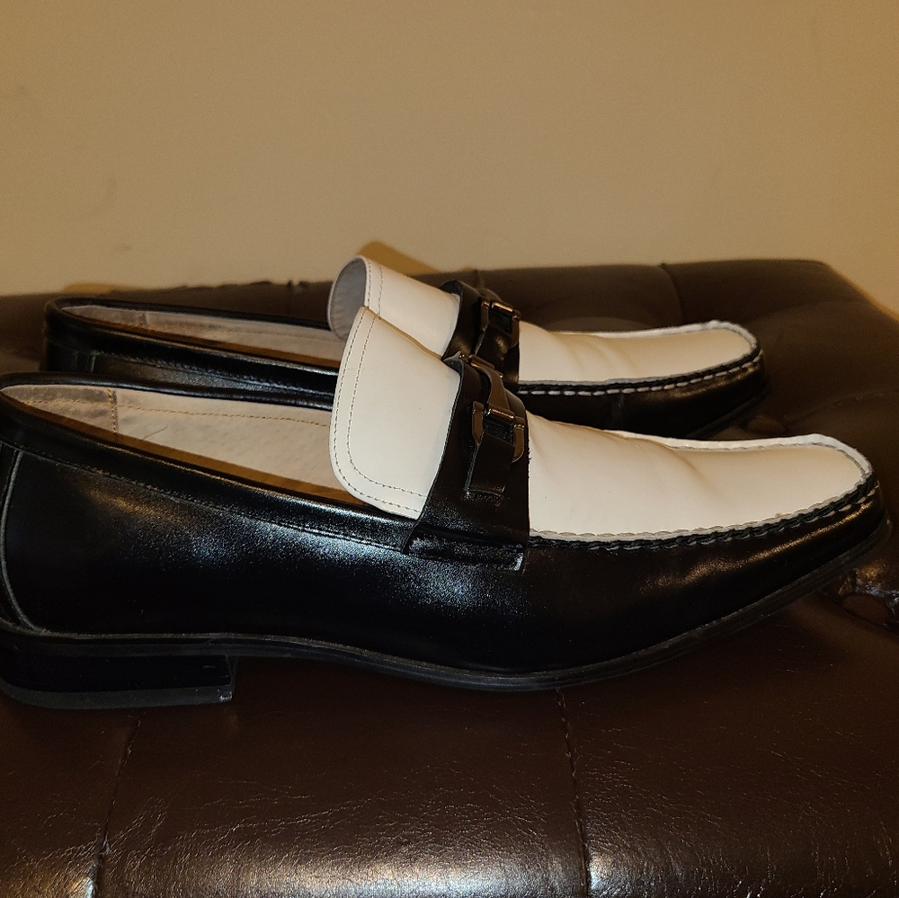 Shoes - Picture 3 of 4